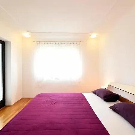 Vakantiehuis House Stinjan With Sea View Pula