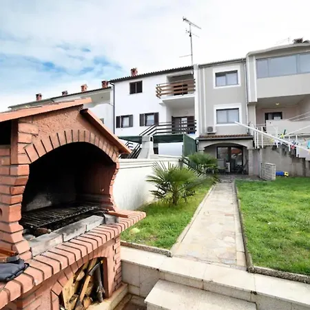 Vakantiehuis House Stinjan With Sea View Pula
