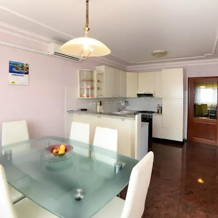 House Stinjan With Sea View Vakantiehuis